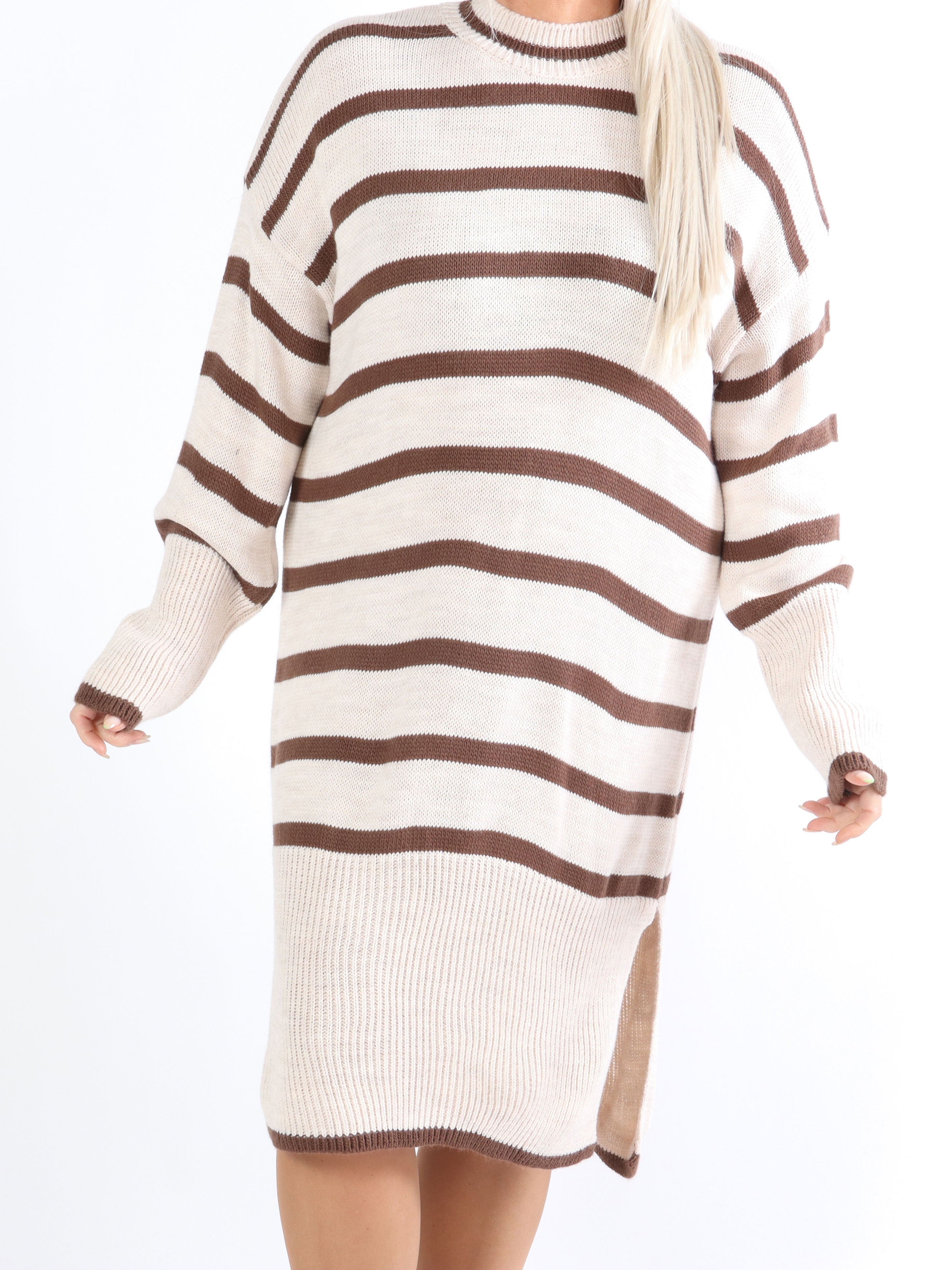 Safiya - Plus size strikkjole med striber